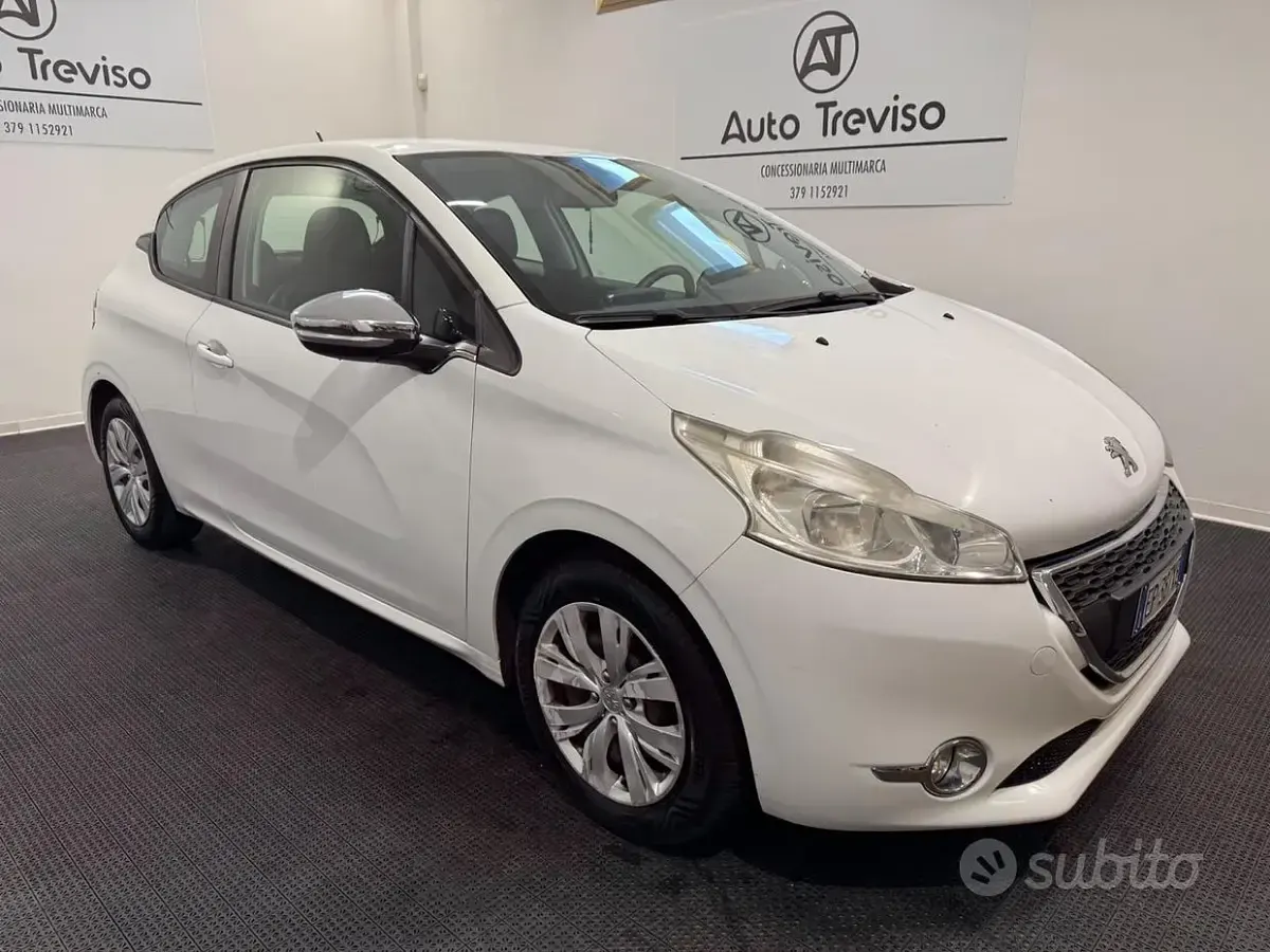 Usata Peugeot 208 Active 82 CV (60 kW) 2013 Bianco Utilitaria