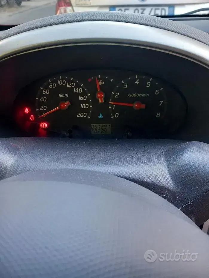 Usata Nissan Micra 88 CV (64 kW) 2003 Rosso Utilitaria