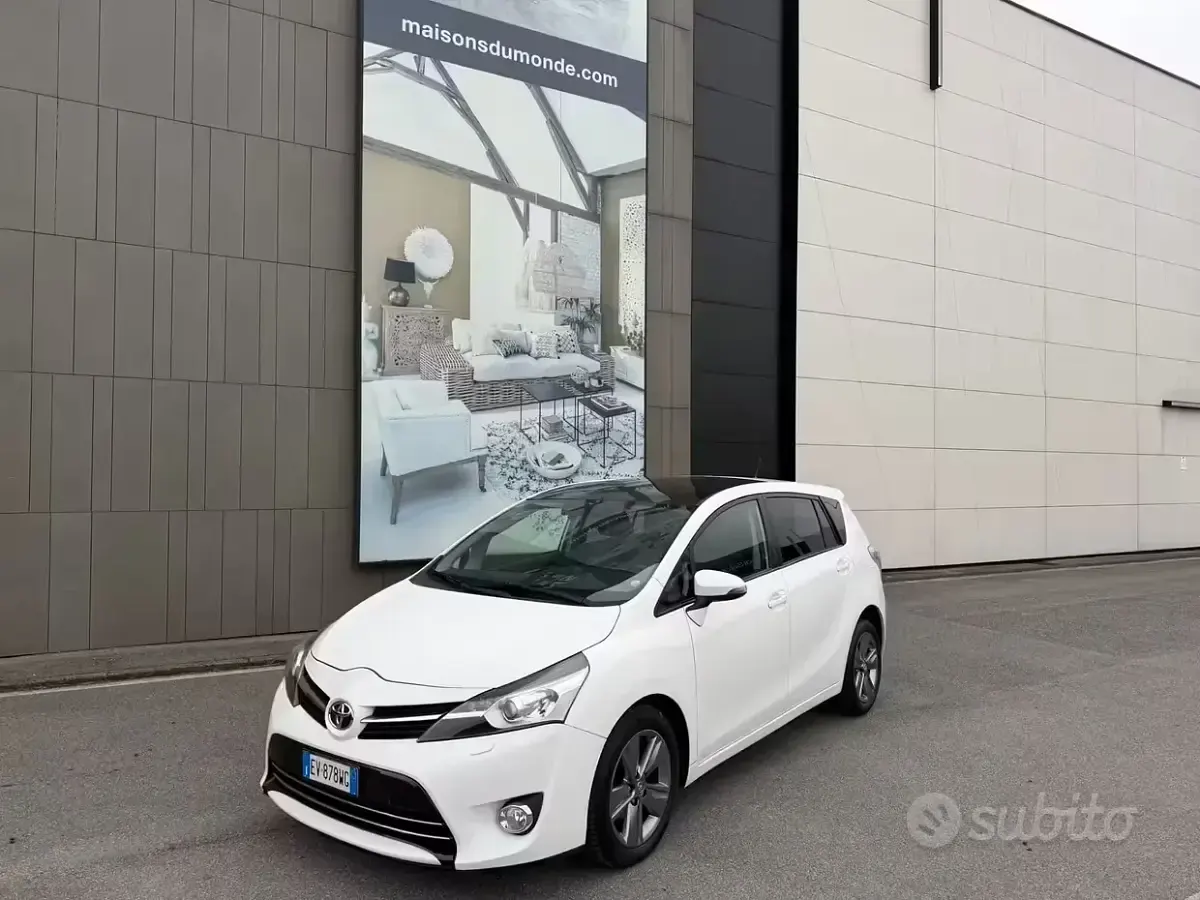Usata Toyota Verso Style 112 CV (82 kW) 2014 Bianco Monovolume
