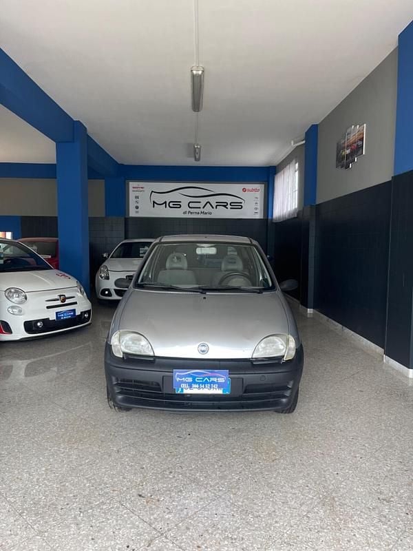 Usata Fiat 600 54 CV (39 kW) 2006 Grigio Berlina