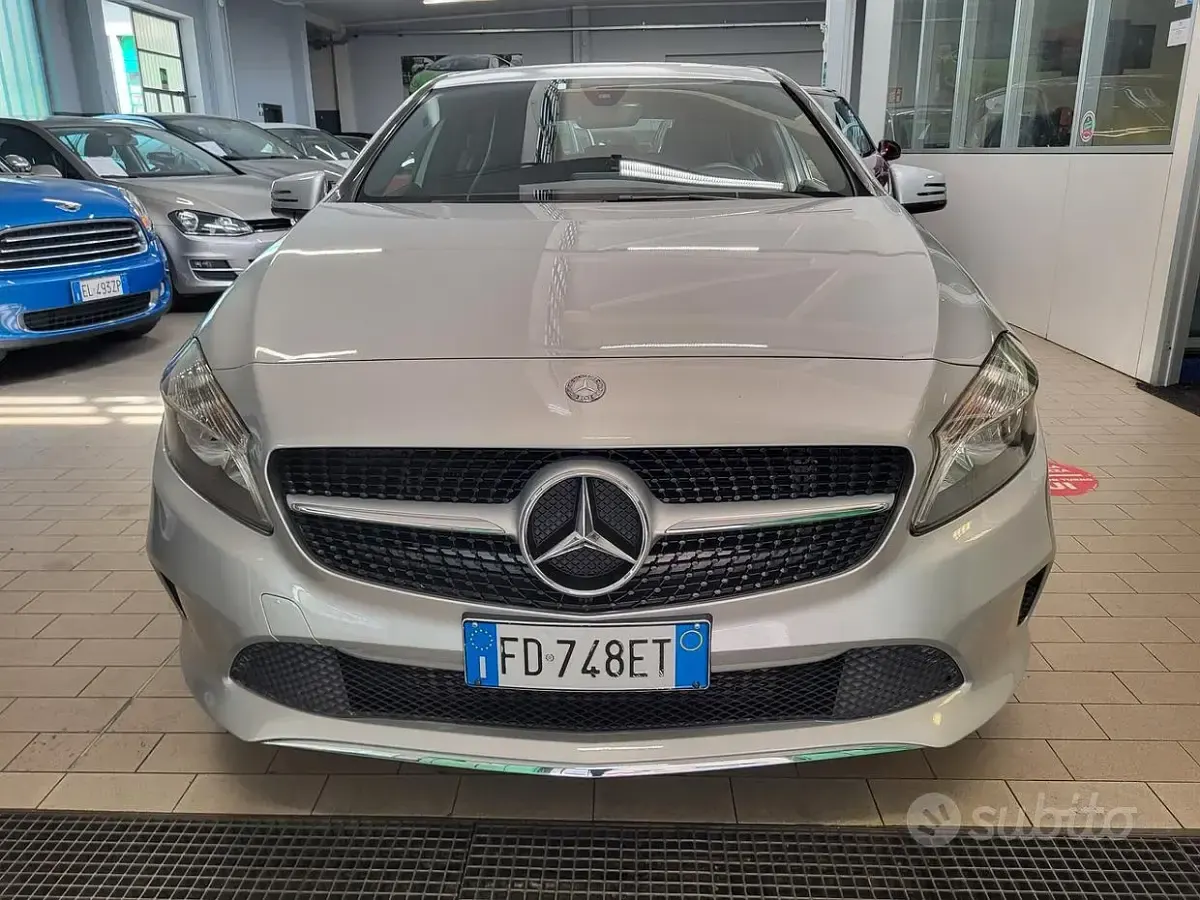 Usata Mercedes A180 Premium 122 CV (89 kW) 2016 Grigio Berlina