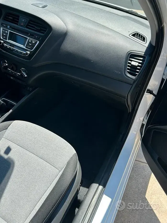 Usata Hyundai i20 75 CV (55 kW) 2016 Bianco Berlina