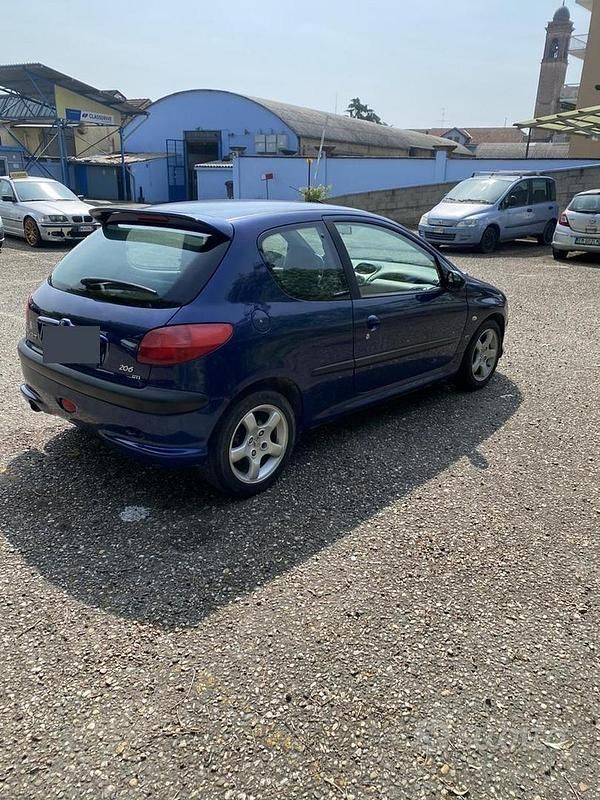 Usata Peugeot 206 GTi 135 CV (99 kW) 1999 Blu Utilitaria
