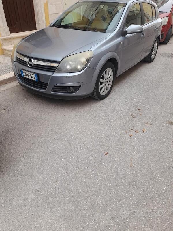Usata Opel Astra 101 CV (74 kW) 2004 Grigio Utilitaria
