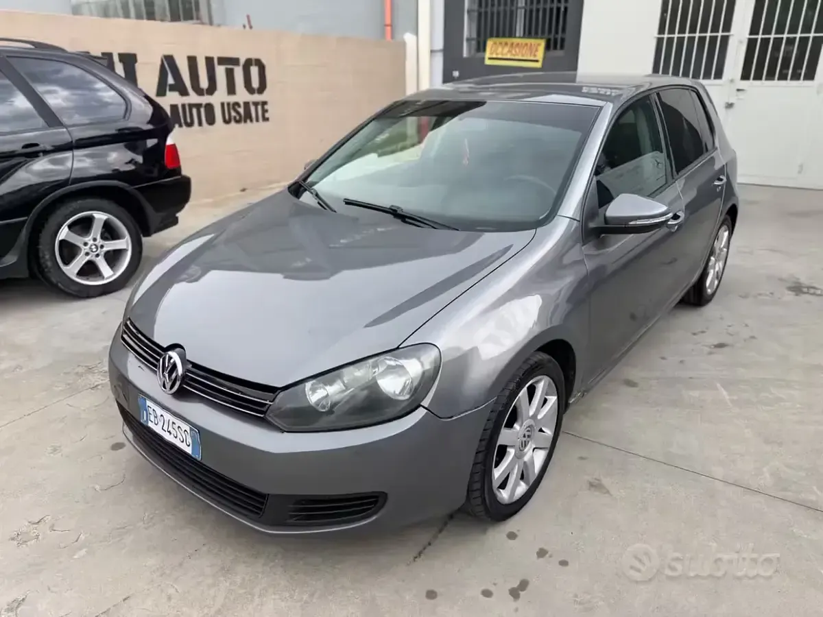 Usata VW Golf VI Highline 105 CV (77 kW) 2010 Marrone Utilitaria