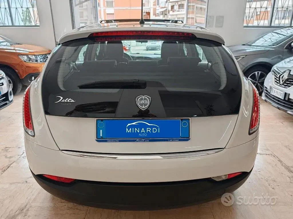 Usata Lancia Delta Silver 120 CV (88 kW) 2011 Beige Utilitaria