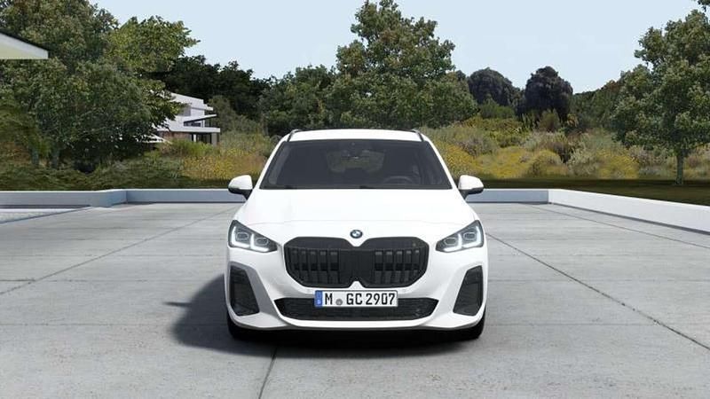 Nuova BMW 220 M Sport 163 CV (119 kW) 2026 Alpin white pastello Station wagon