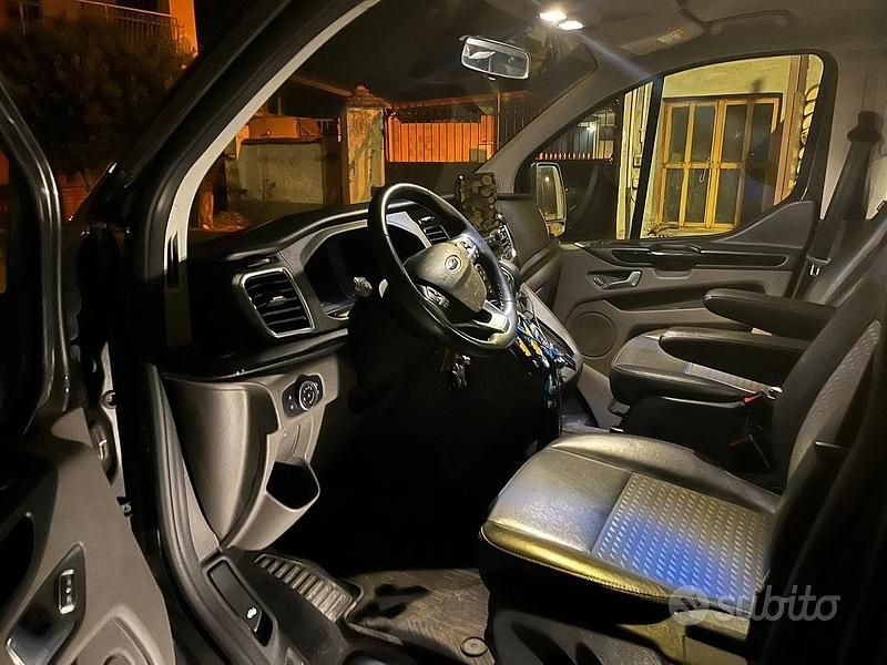 Usata Ford Tourneo Custom Sport 185 CV (136 kW) 2022 Grigio Furgone