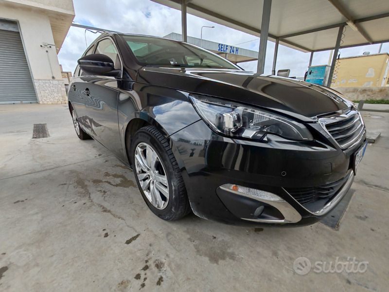 Usata 2014 Peugeot 308 Allure Station wagon | 5000 € (Buon prezzo) - Immagine 1/4