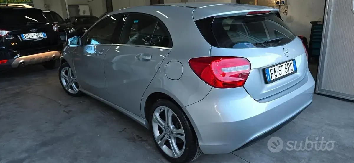 Usata Mercedes A180 Premium 109 CV (80 kW) 2015 Grigio Utilitaria