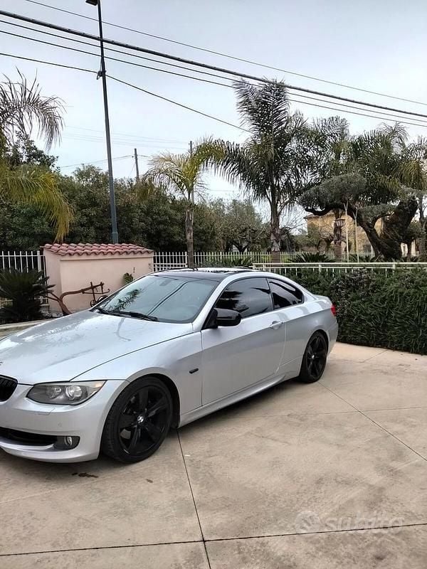 Usata BMW 320 M Sport 183 CV (134 kW) 2010 Grigio Coupé