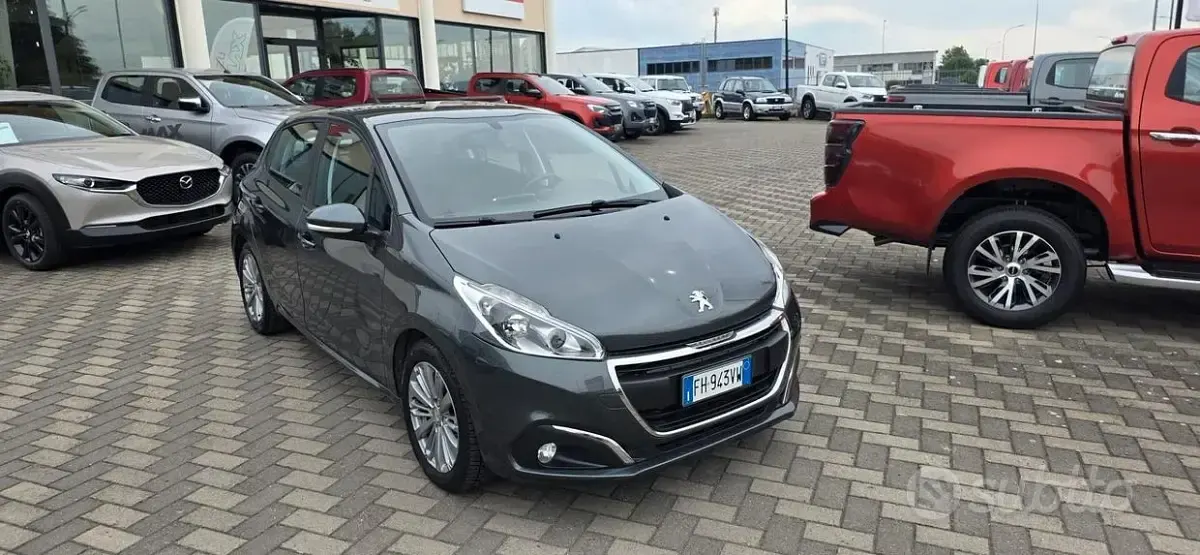 Usata Peugeot 208 Active 82 CV (60 kW) 2017 Grigio Utilitaria