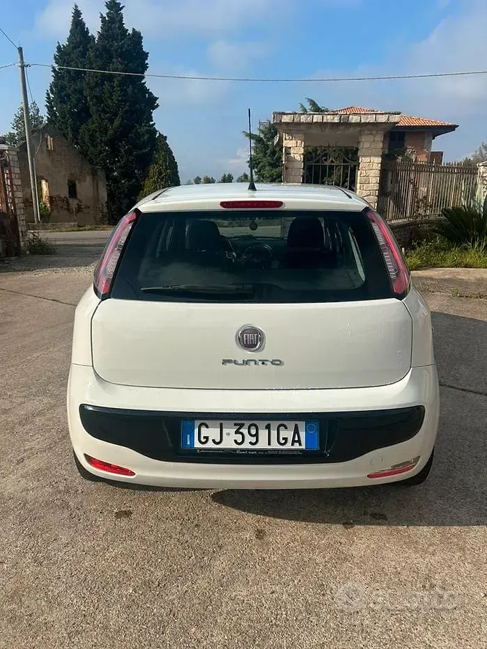 Usata Fiat Grande Punto 85 CV (62 kW) 2023 Bianco Utilitaria
