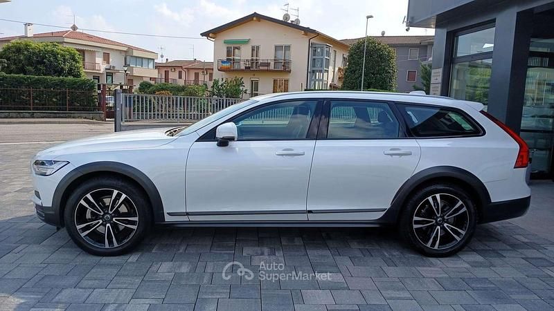 Usata Volvo V90 CC Pro 190 CV (139 kW) 2019 Bianco Station wagon