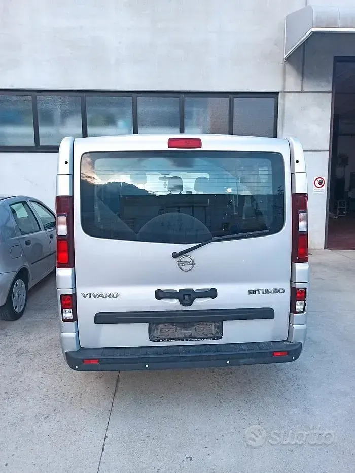 Usata Opel Vivaro 140 CV (102 kW) 2016 Monovolume