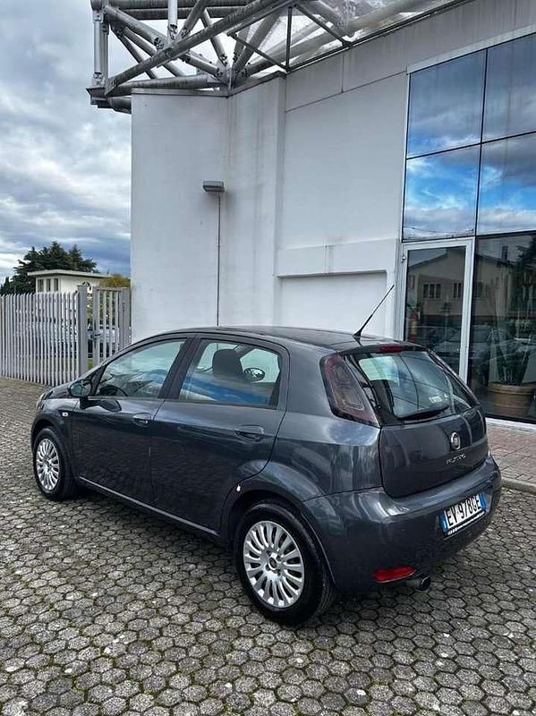 Usata Fiat Punto Lounge 75 CV (55 kW) 2014 Grigio scuro Utilitaria