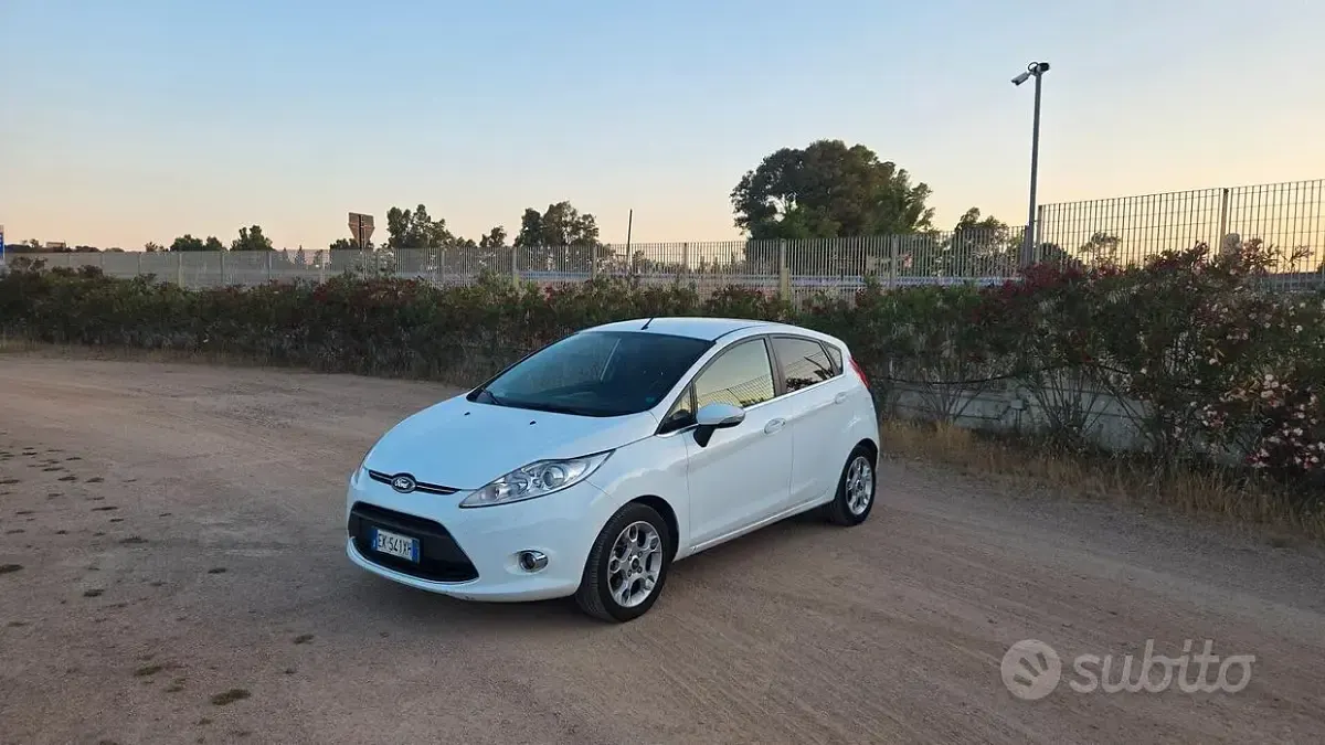 Usata Ford Fiesta Titanium 92 CV (67 kW) 2012 Bianco Berlina