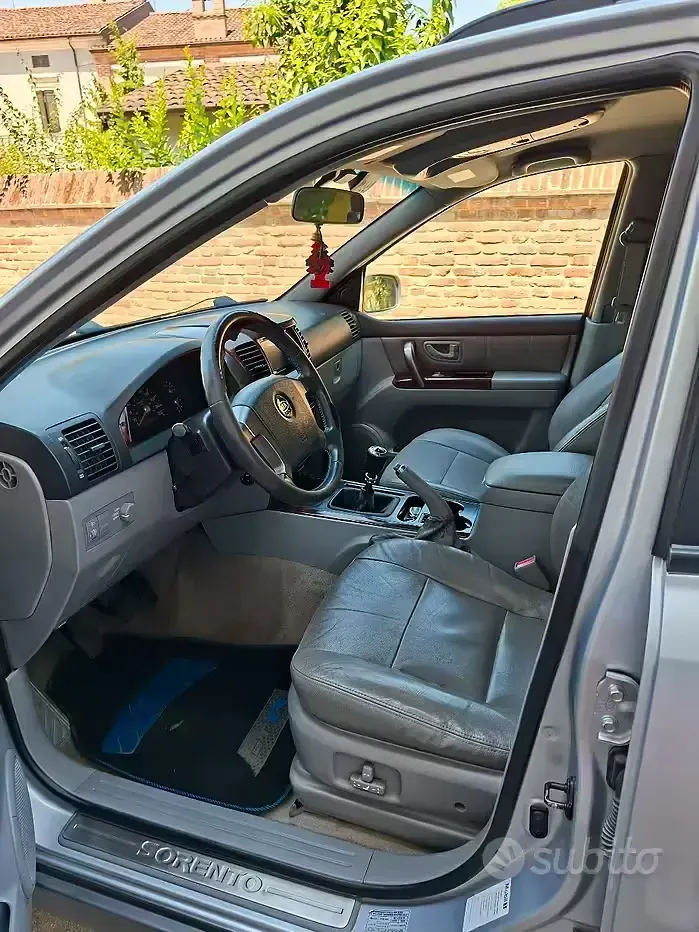 Usata Kia Sorento Comfort 140 CV (102 kW) 2004 Grigio SUV