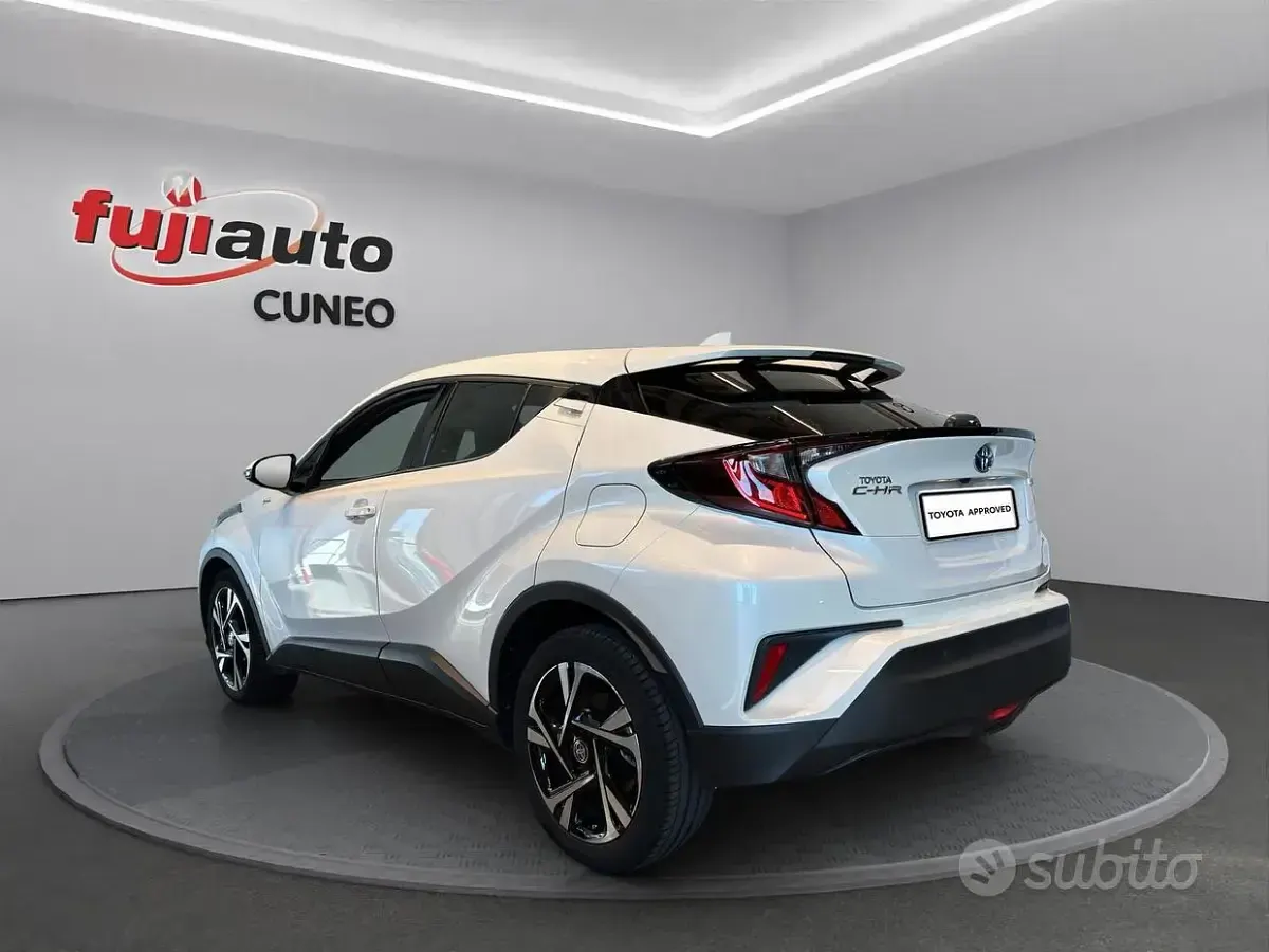 Usata Toyota C-HR Trend 122 CV (89 kW) 2022 Pearl white SUV