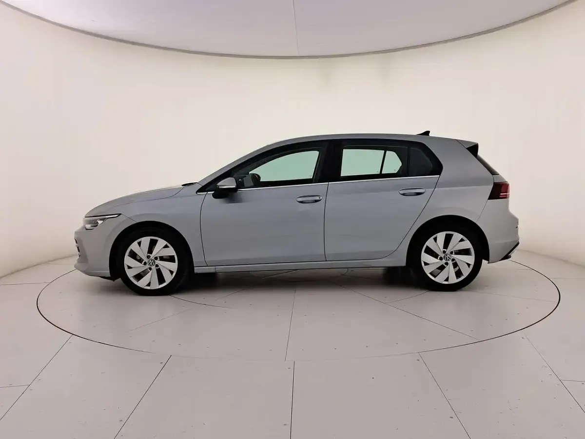 Usata VW Golf VIII Style 150 CV (110 kW) 2025 Dolomite silver metallizzato Berlina