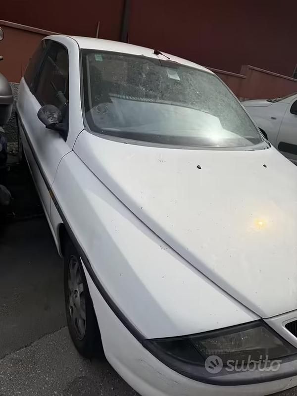 Usata Lancia Ypsilon 54 CV (39 kW) 1997 Bianco Utilitaria
