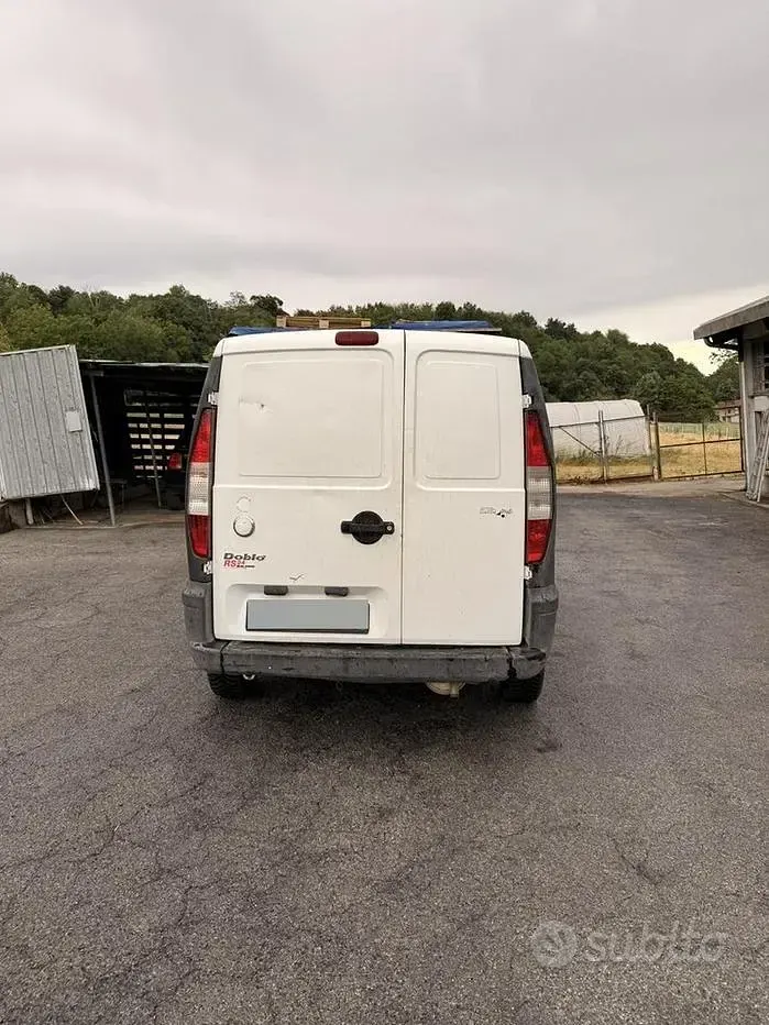 Usata Fiat Doblò 65 CV (47 kW) 2004 Bianco Monovolume