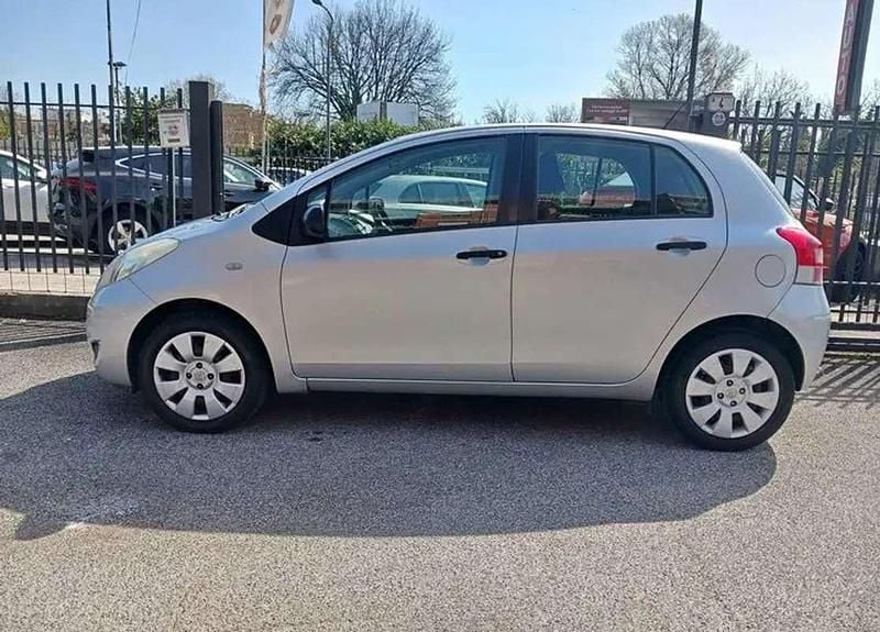 Usata Toyota Yaris 68 CV (50 kW) 2011 Utilitaria