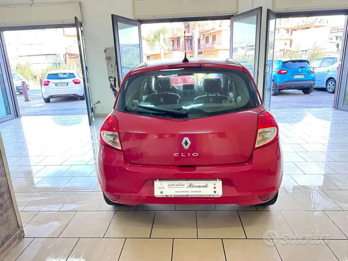 Usata Renault Clio II Luxe 105 CV (77 kW) 2010 Rosso Berlina