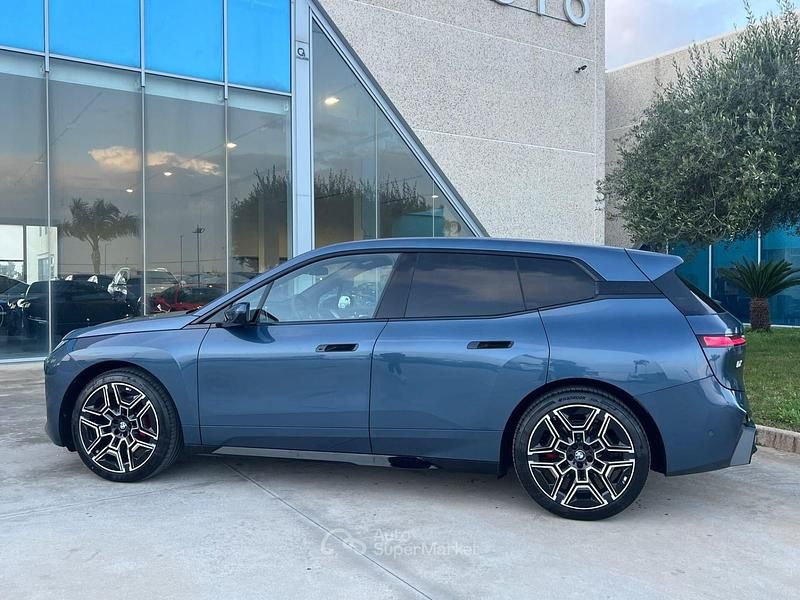 Nuova BMW iX M Sport 135 kW (184 CV) 2025 Blu SUV