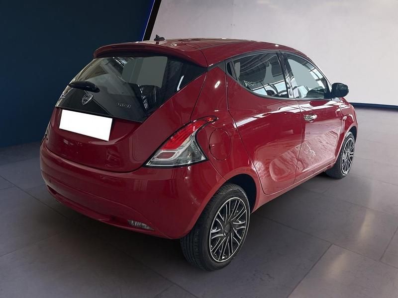 Usata Lancia Ypsilon Gold 70 CV (51 kW) 2021 Rosso Utilitaria