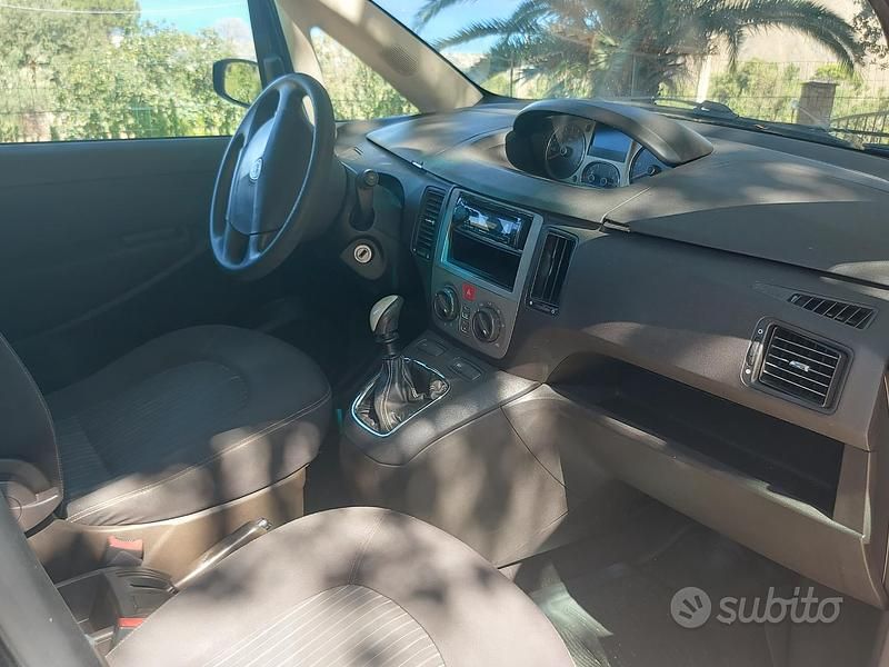 Usata Lancia Musa 90 CV (66 kW) 2008 Blu Monovolume