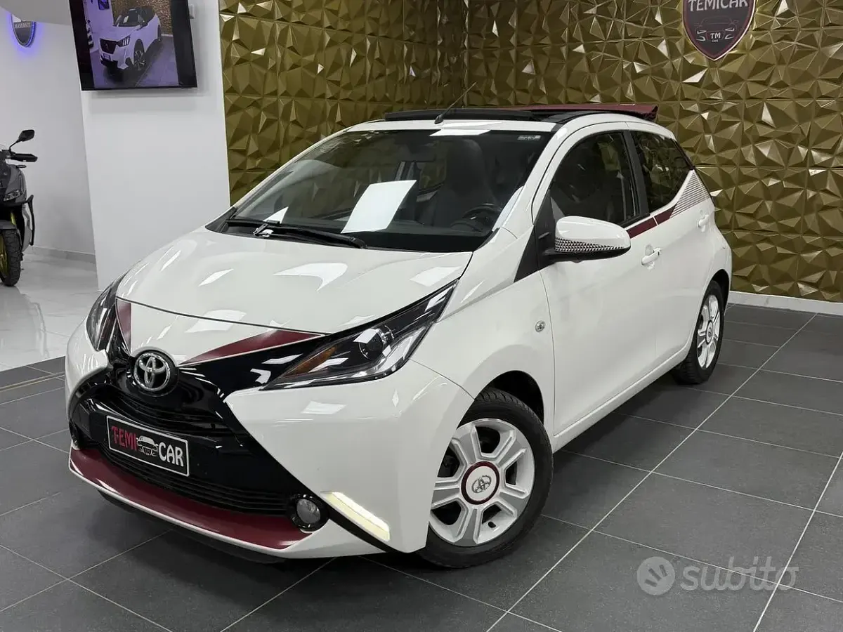 Usata Toyota Aygo X-wave 69 CV (50 kW) 2017 Bianco Utilitaria