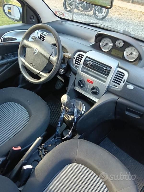 Usata Lancia Ypsilon 69 CV (50 kW) 2008 Grigio Utilitaria