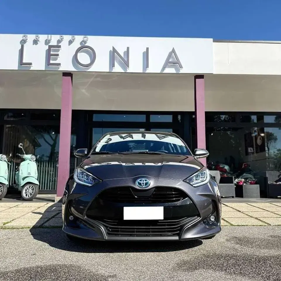 Usata Toyota Yaris Hybrid Trend 92 CV (67 kW) 2022 Grigio Berlina