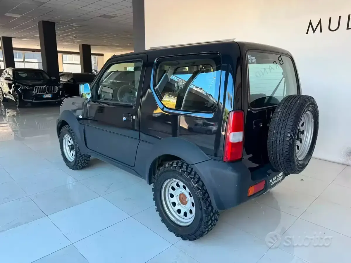 Usata Suzuki Jimny 86 CV (63 kW) 2018 Nero SUV