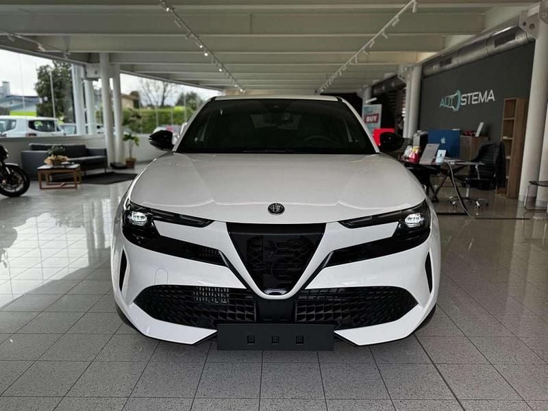 Usata Alfa Romeo Junior Edizione Speciale 136 CV (100 kW) 2024 Bianco metallizzato SUV