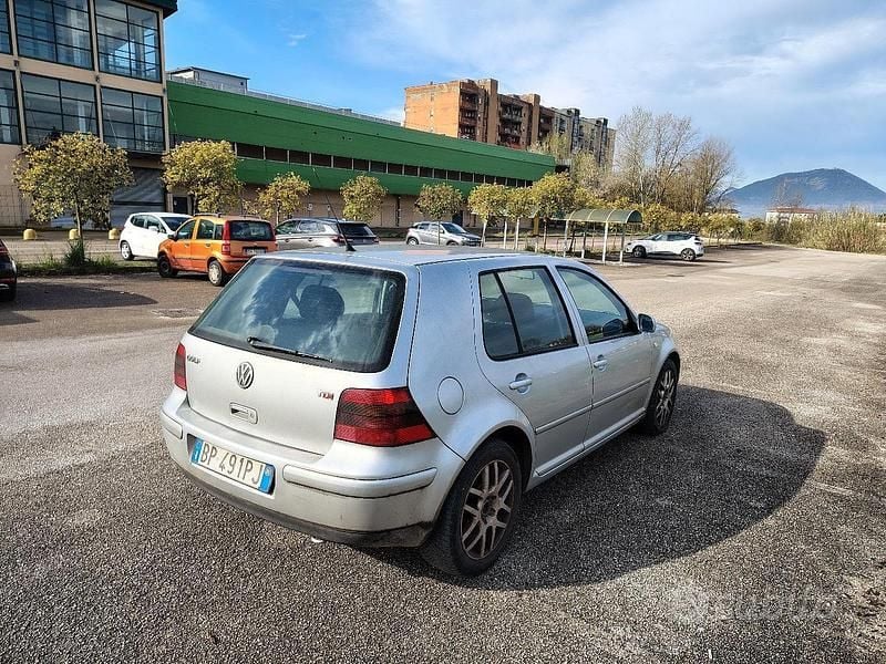 Usata VW Golf IV Highline 115 CV (84 kW) 2001 Grigio Berlina