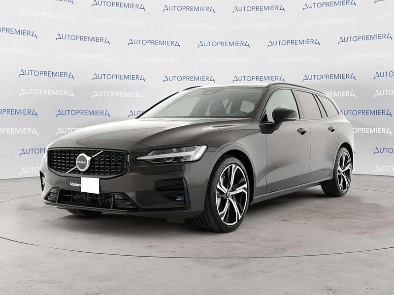 Nuova Volvo V60 Core 197 CV (144 kW) 2025 Grigio scuro Station wagon