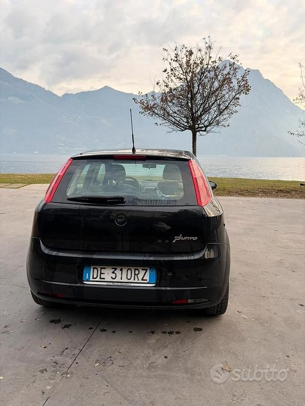 Usata Fiat Punto 90 CV (66 kW) 2007 Nero Berlina