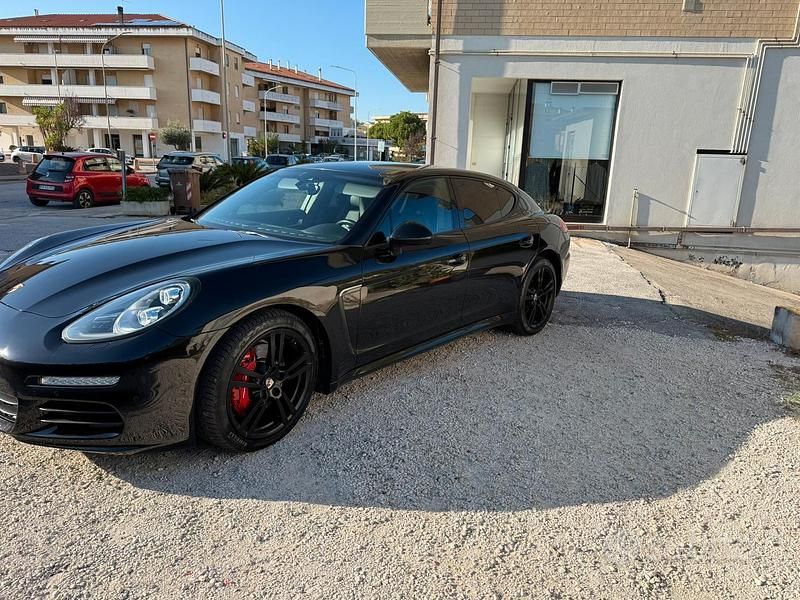 Usata Porsche Panamera 250 CV (183 kW) 2013 Nero Utilitaria