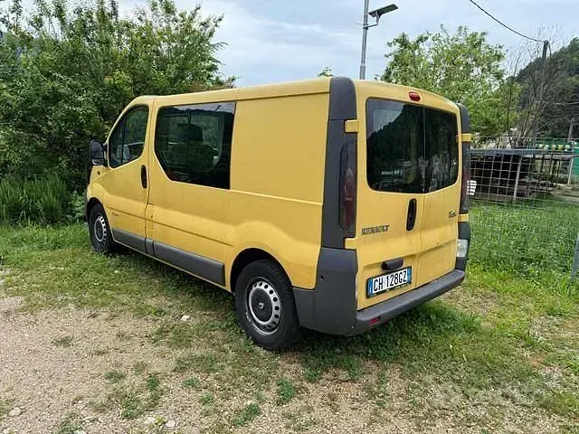 Usata Renault Trafic 135 CV (99 kW) 2003 Giallo Monovolume