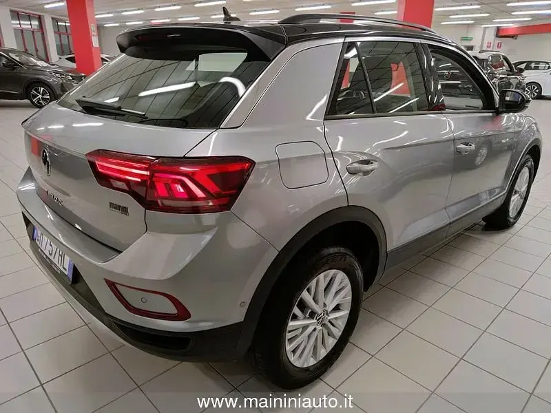 Usata VW T-Roc Life 110 CV (80 kW) 2023 Argento SUV