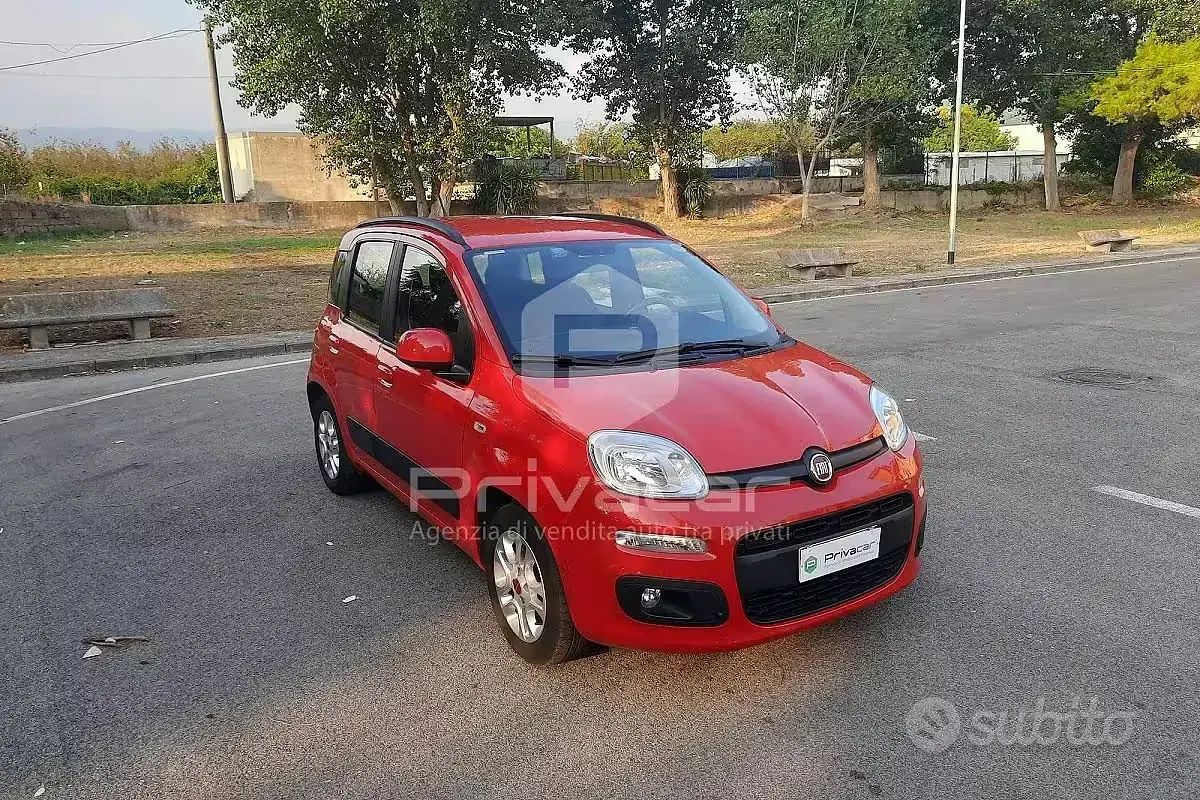 Usata Fiat Panda Lounge 69 CV (50 kW) 2017 Rosso Utilitaria