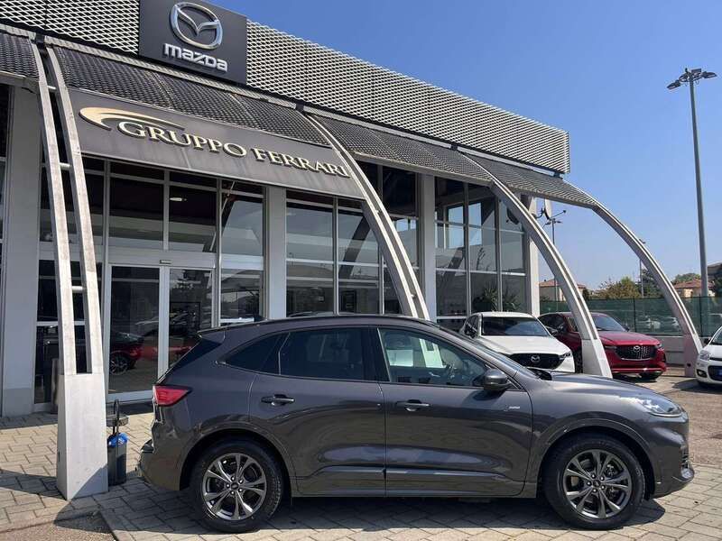 Usata Ford Kuga ST-Line 224 CV (164 kW) 2020 Grigio scuro SUV