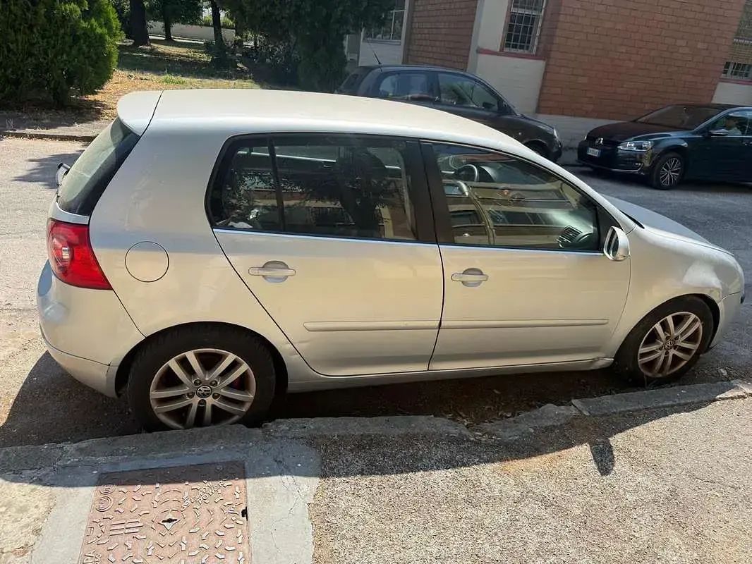 Usata VW Golf IV Comfortline 105 CV (77 kW) 2005 Berlina