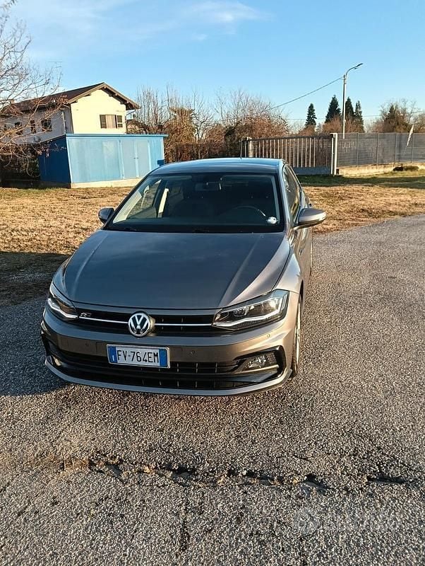 Grigio Usata 2019 VW Polo Highline Tre volumi | 14.300 € (Buon prezzo) - Immagine 1/4