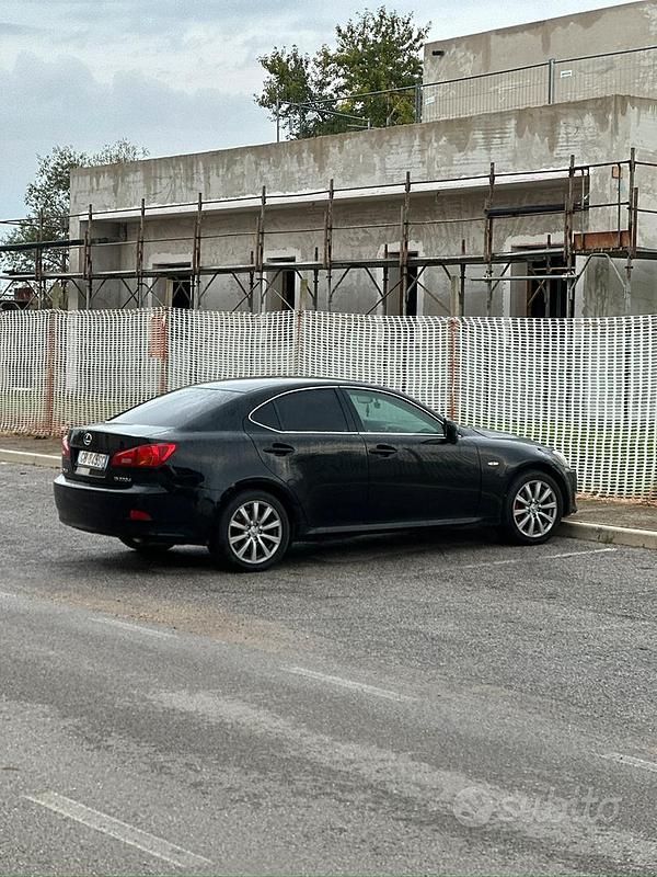 Nero Usata 2008 Lexus IS220d Luxury Line Tre volumi | 1500 € - Immagine 1/4