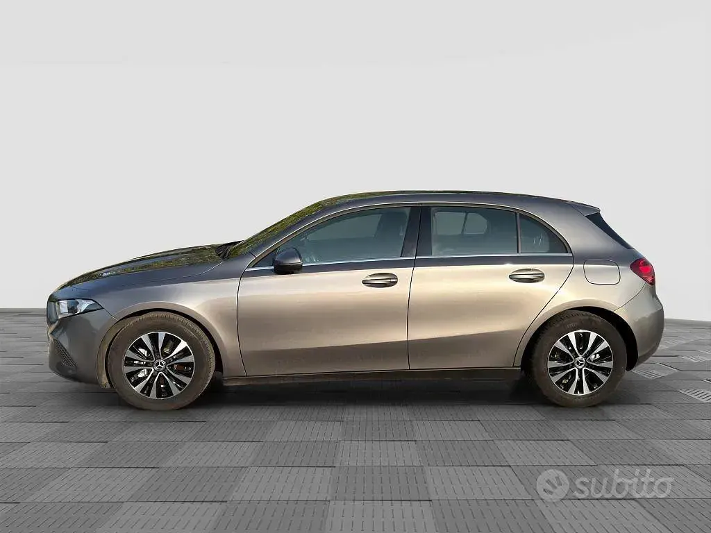 Usata Mercedes A180 Executive 136 CV (100 kW) 2023 Grigio Berlina