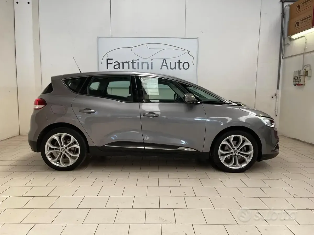 Usata Renault Scénic III Zen 110 CV (80 kW) 2016 Grigio Monovolume