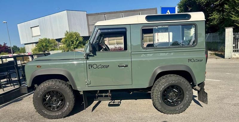 Usata Land Rover Defender 122 CV (89 kW) 2010 Verde Station wagon